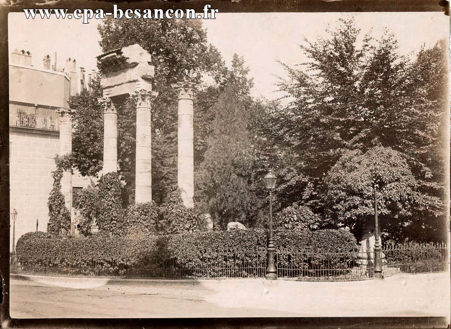 BESANÇON - Square Castan - Ruines romaines